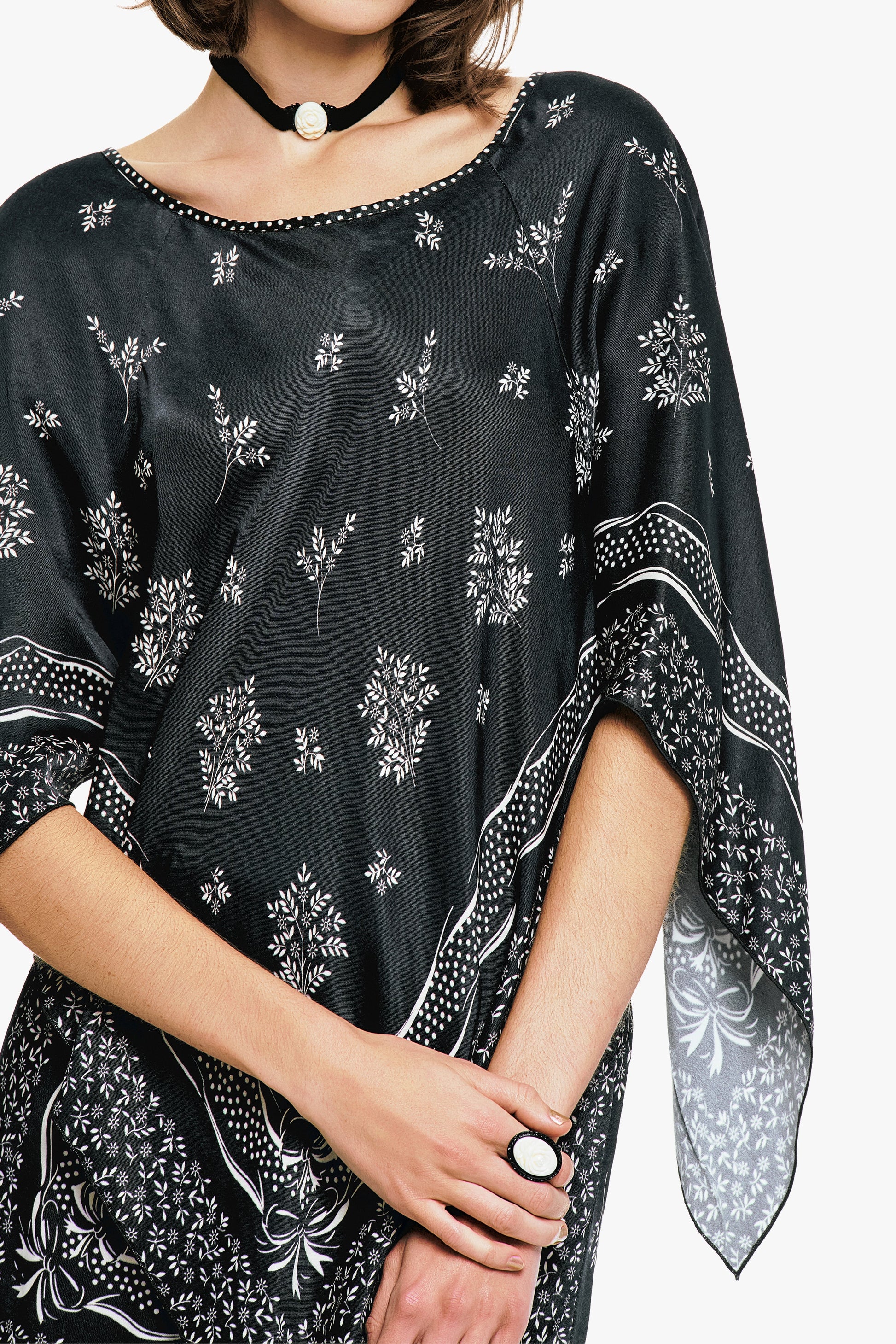 Anna Sui Ribbon Handkerchief Satin Print Poncho