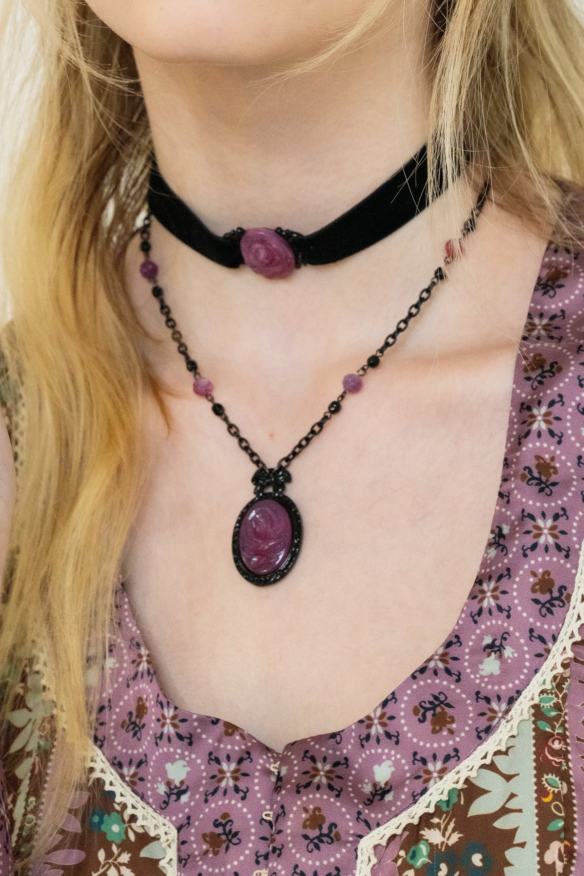 Anna Sui Oval Rose Choker - Dusty Rose