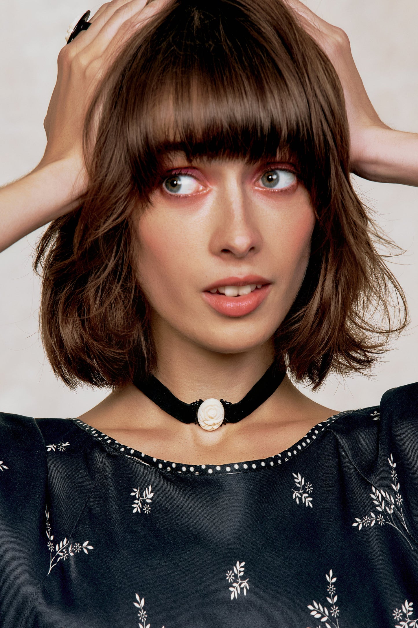 Anna Sui Oval Rose Choker - Ivory