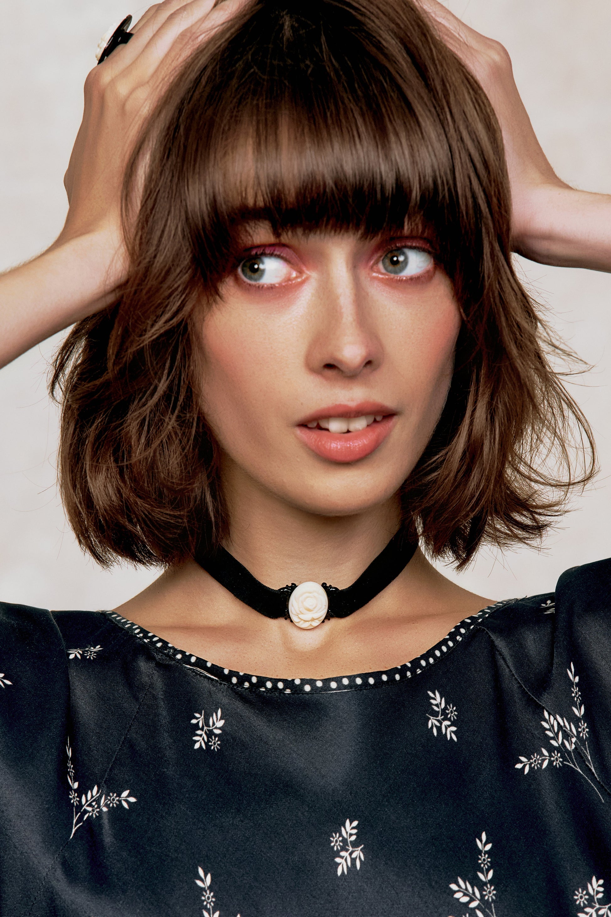 Anna Sui Oval Rose Choker - Ivory