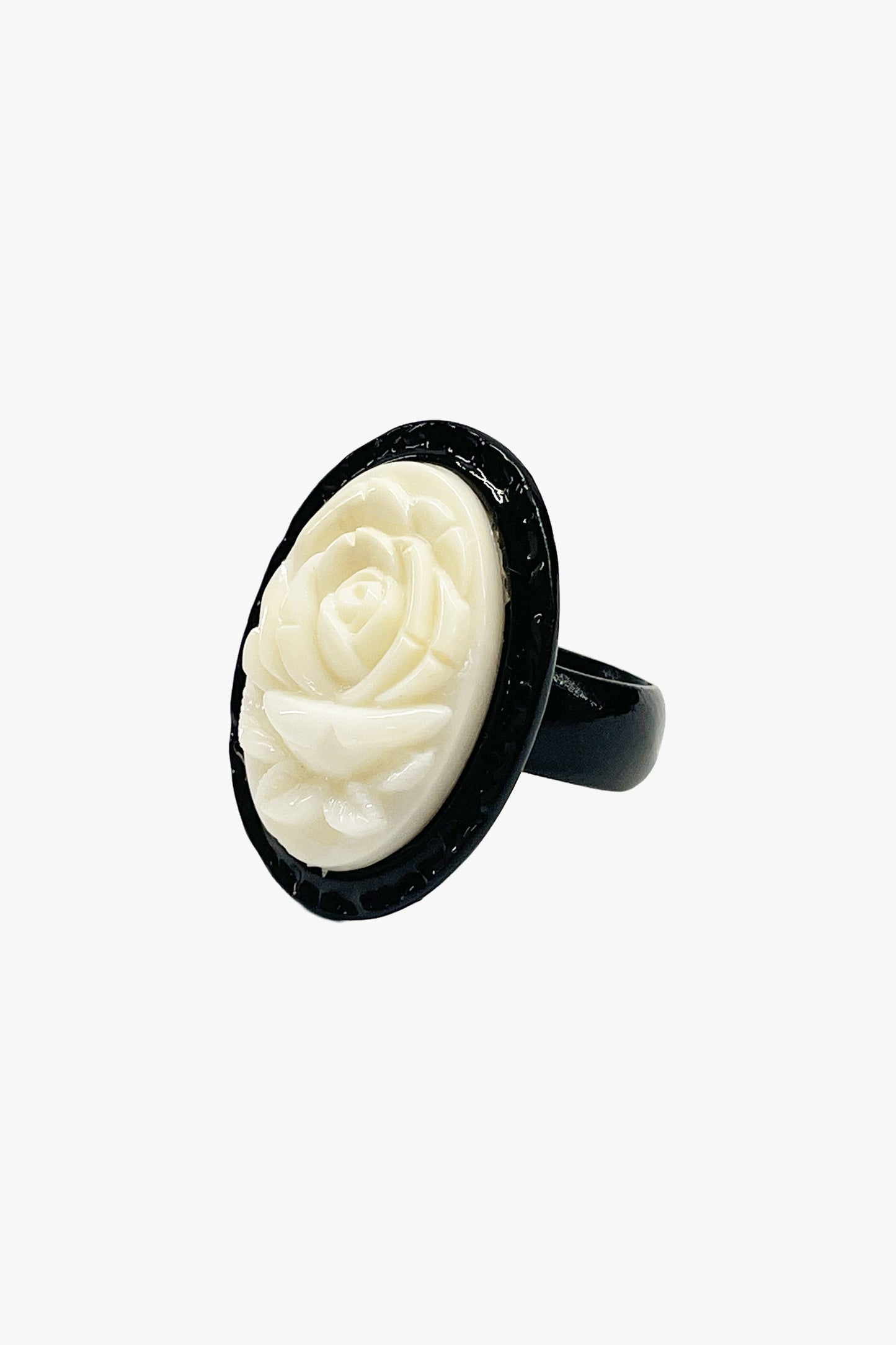 Anna Sui Carved Rose Ring - Ivory