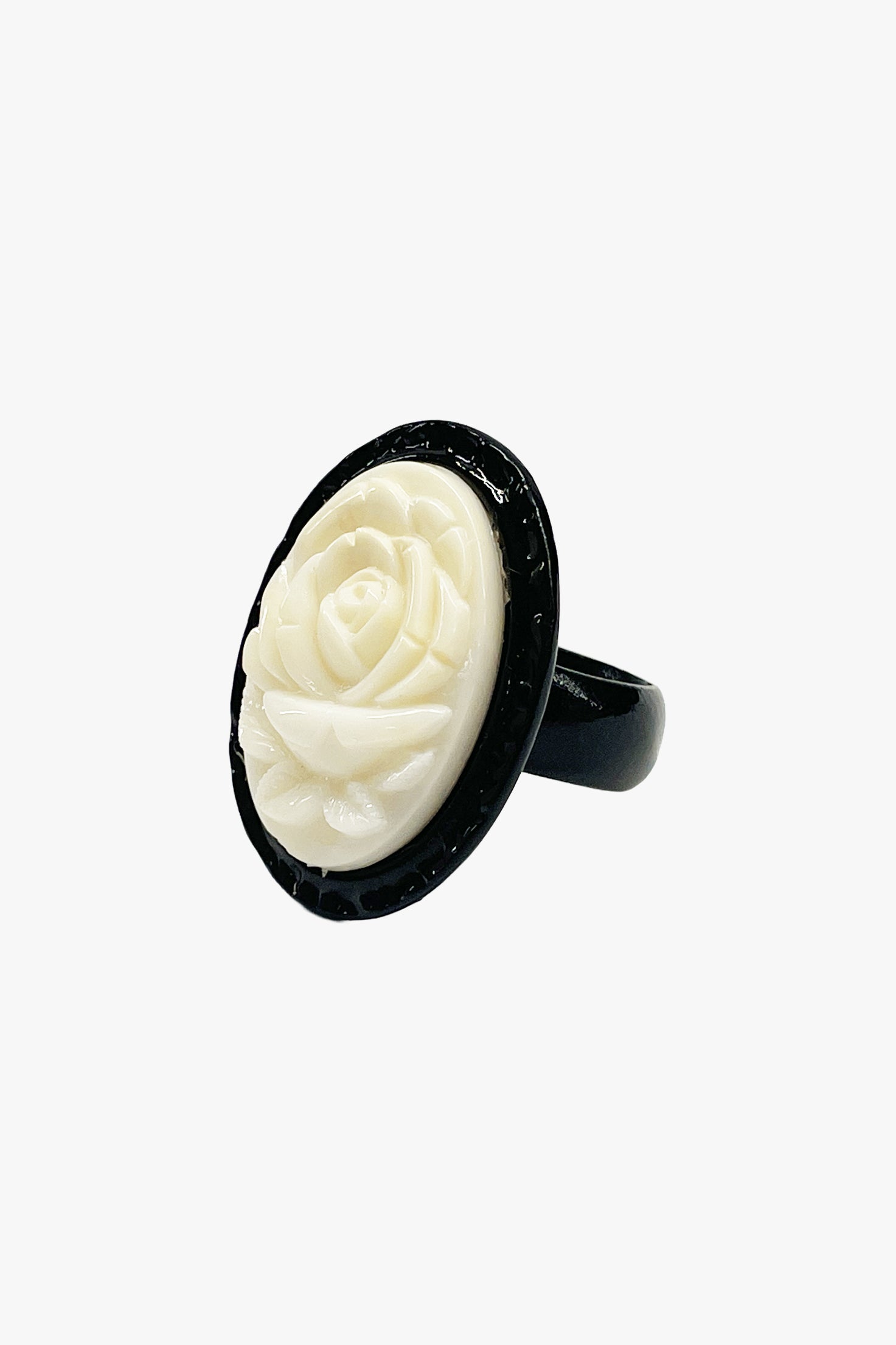Anna Sui Carved Rose Ring - Ivory