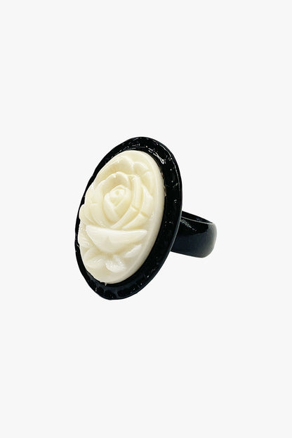 Anna Sui Carved Rose Ring - Ivory