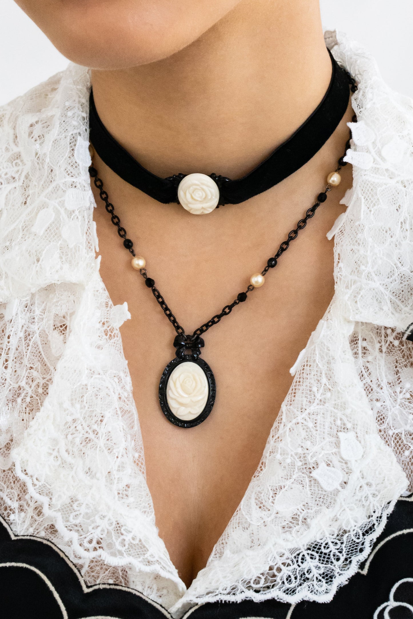 Anna Sui Carved Rose Victorian Necklace & Choker Set – Ivory